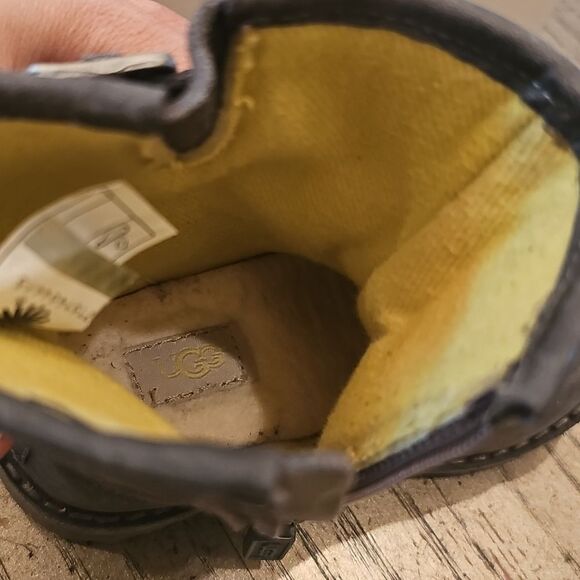 UGG Gray Boots Size 7 Excellent Condition - Picture 11 of 12